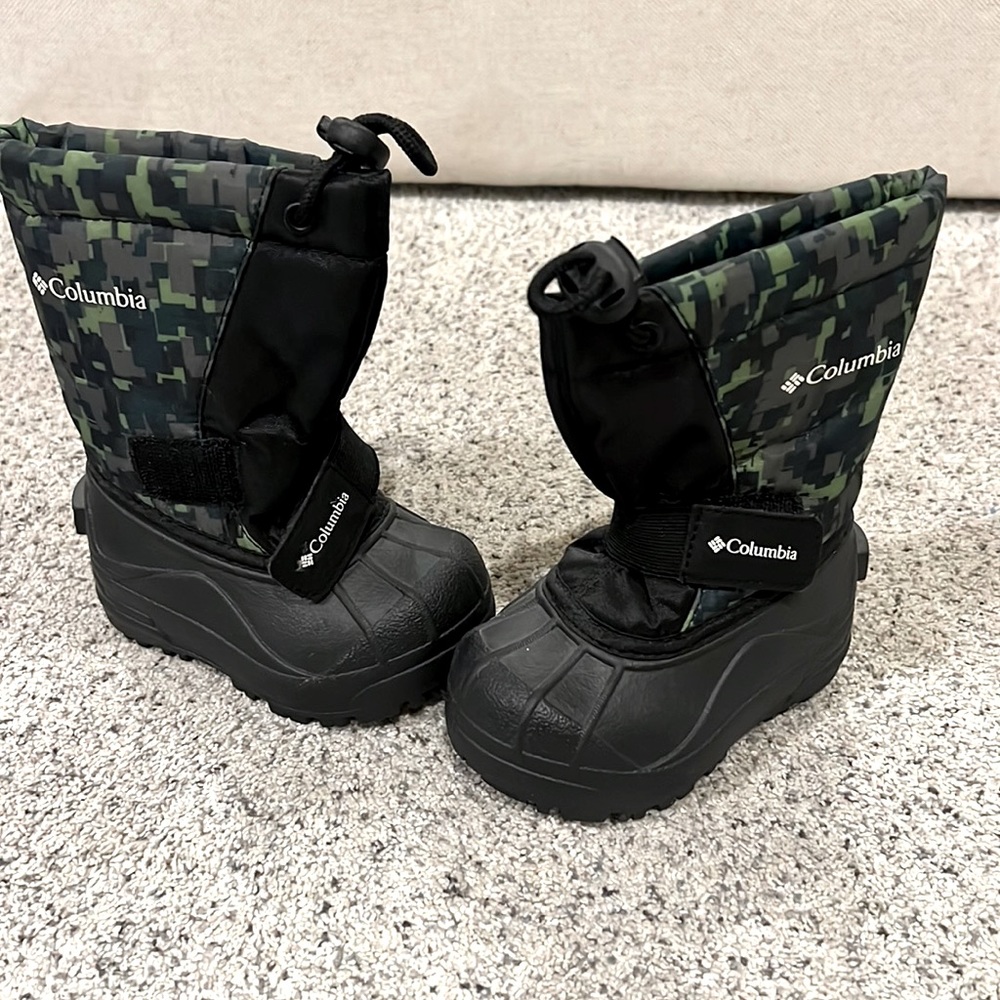 Brand new with no tag Columbia Toddler Little kid Powderbug snow boots in size 6